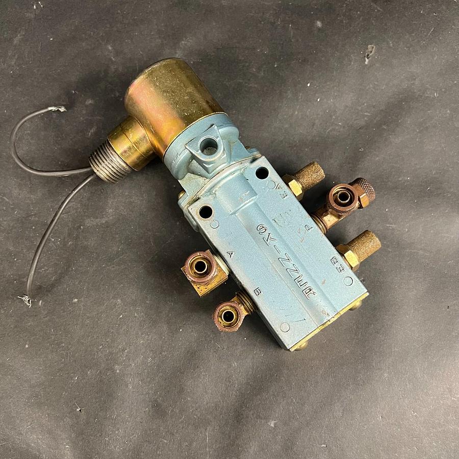 Used SKINNER H935LB2150 SOLENOID VALVE ($35 OBO)