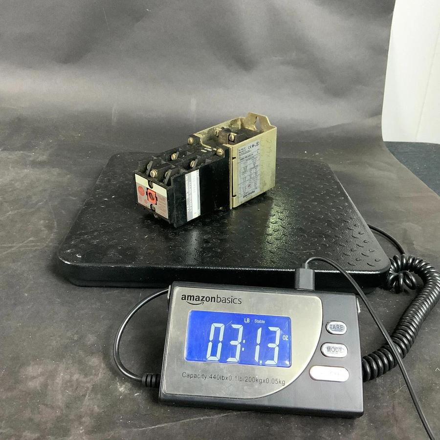 Used ALLEN BRADLEY 700DC-PK200Z24 W/ 700-PB40 AUX ($75 OBO)