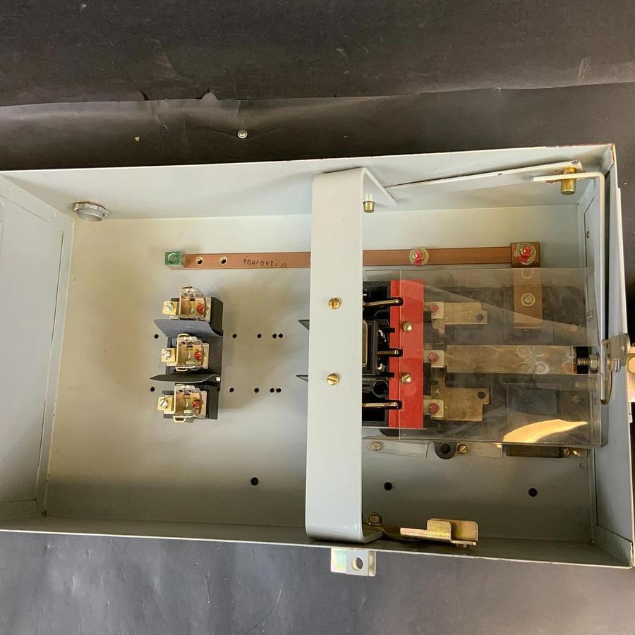 Used EATON POW-R-WAY III BPC3001G05 P3F362R BUSWAY FUSIBLE SWITCH ($600 OBO)