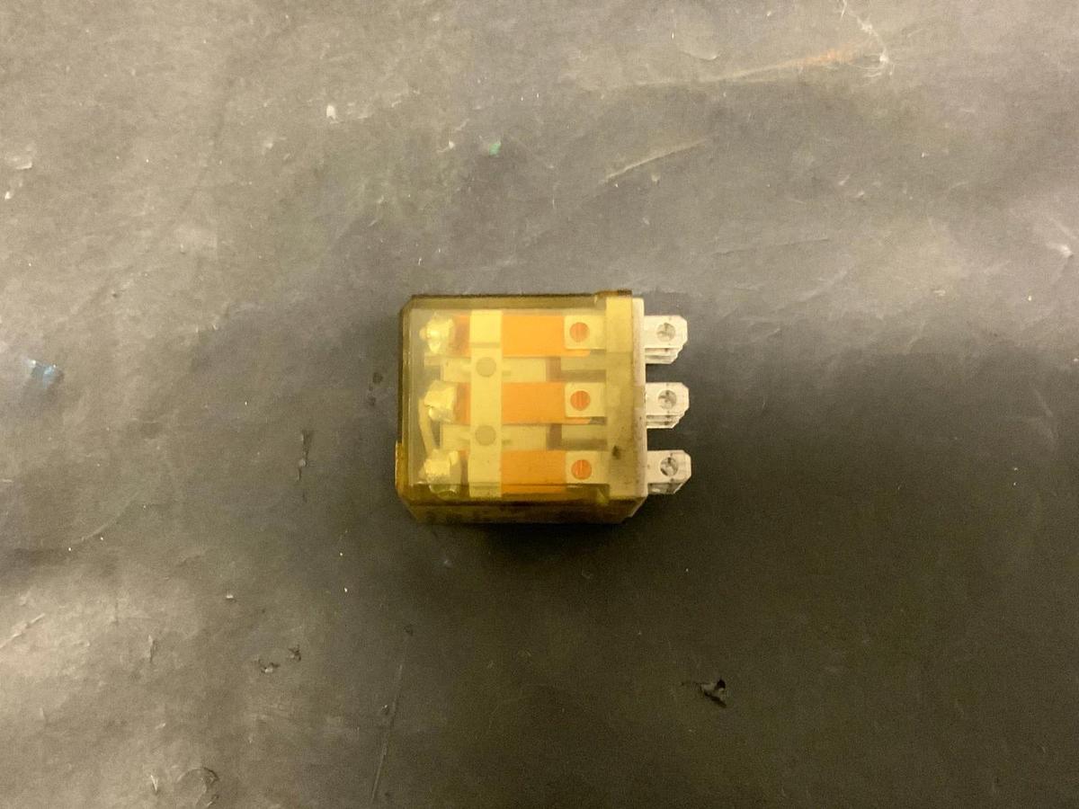 Used IDEC RH3B-UAC120V RELAY ($8 OBO)