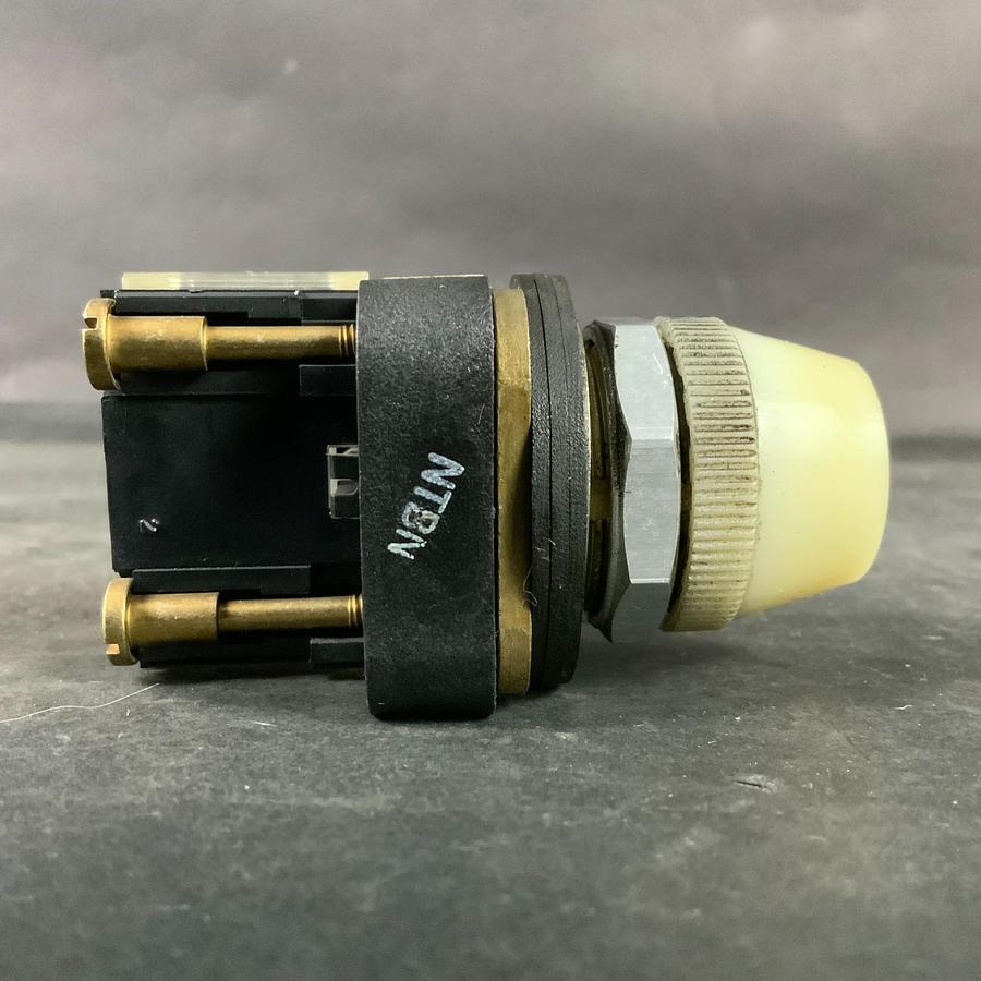 Used ALLEN BRADLEY 800T-Q10 SERIES T WHITE PILOT LIGHT ($15 OBO)