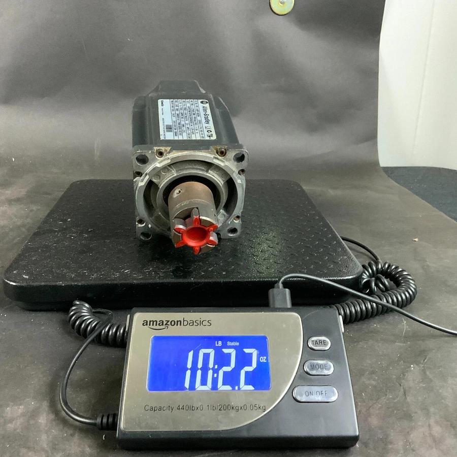 Used ALLEN BRADLEY MPL-B420P-MJ22AA SERVO MOTOR ($825 OBO)