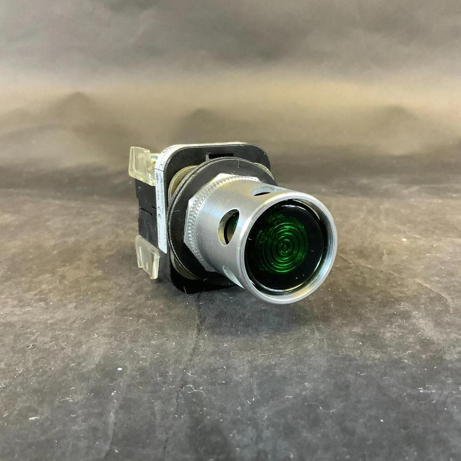 Used ALLEN BRADLEY 800T-QA10 GREEN PUSHBUTTON ($15 OBO)