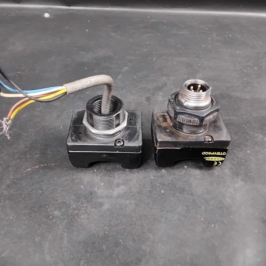 Used BANNER ENGINEERING OTBVP6QD OPTICAL TOUCH BUTTON SENSOR - GROUP OF 2 ($36 OBO)