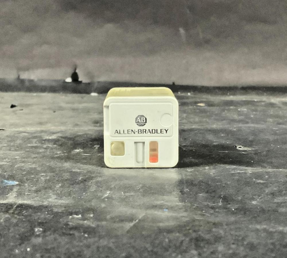 Used ALLEN BRADLEY 700-HB33A1- SERIES A RELAY ($6 OBO)