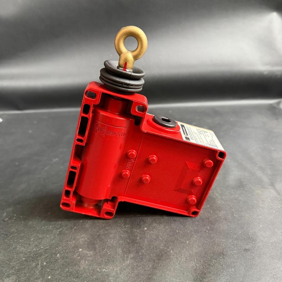 Used TELEMECANIQUE XY2-CE2A150H7 CABLE PULL SWITCH ($225 OBO)