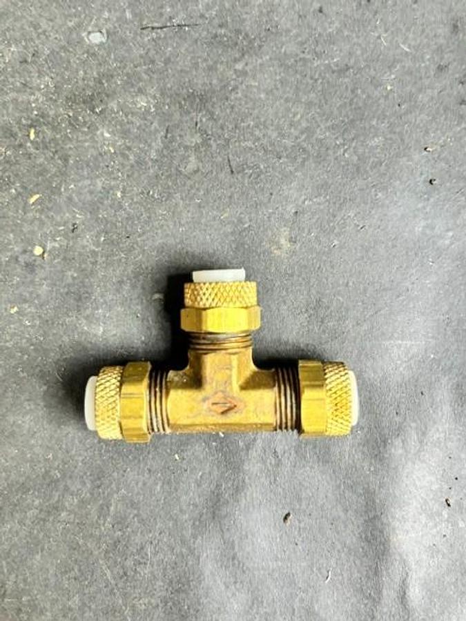 Used TOMPKINS INDUSTRIES 264-P06 HYDRAULIC FITTING - GROUP OF 7