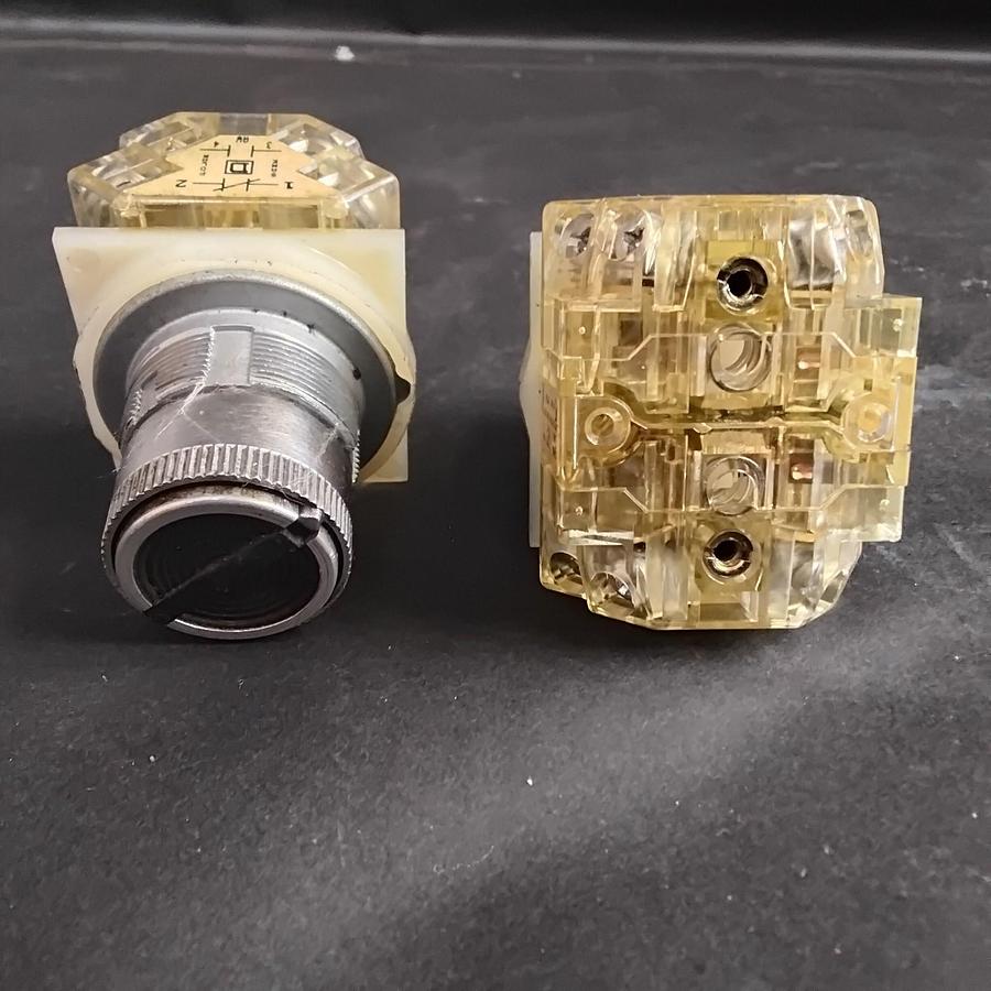 Used SQUARE D 9001 TYPE KA1 SERIES H SELECTOR SWITCH- GROUP OF 2 ($25 OBO)