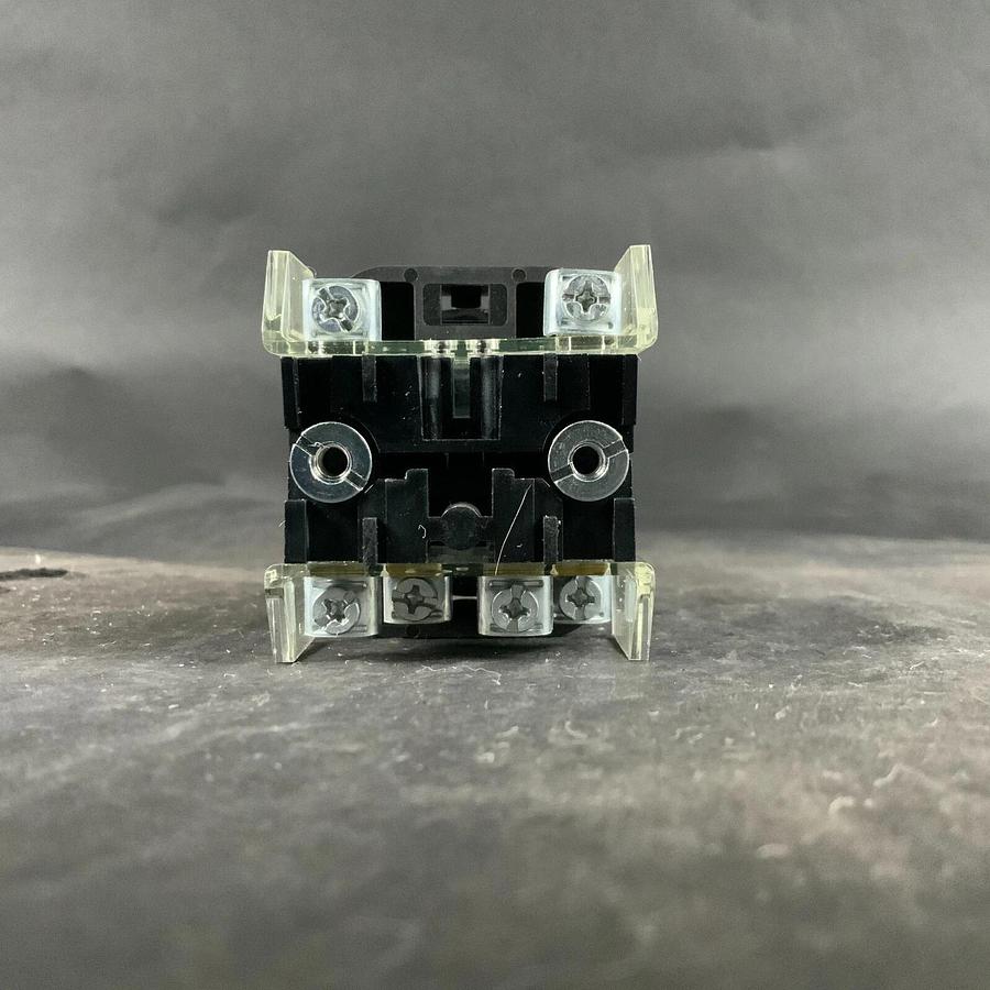 ALLEN BRADLEY 800T-QB24W PUSH BUTTON ($40 OBO)