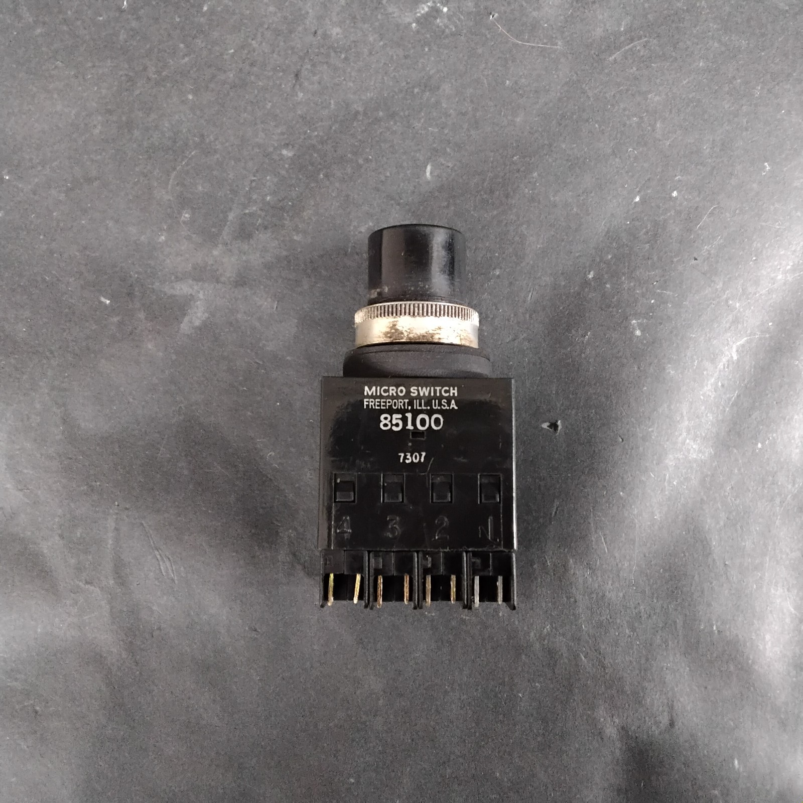 Used HONEYWELL MICROSWITCH 85100 PUSHBUTTON SWITCH ($13 OBO)