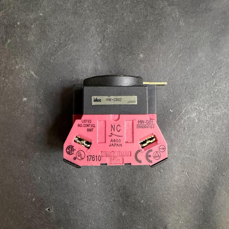 Used IDEC HW-G01 w/ HW-CB02 CONTACT BLOCK ($8 OBO)