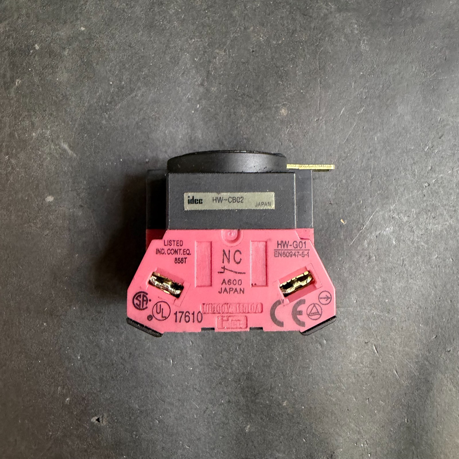 Used IDEC HW-G01 w/ HW-CB02 CONTACT BLOCK ($8 OBO)