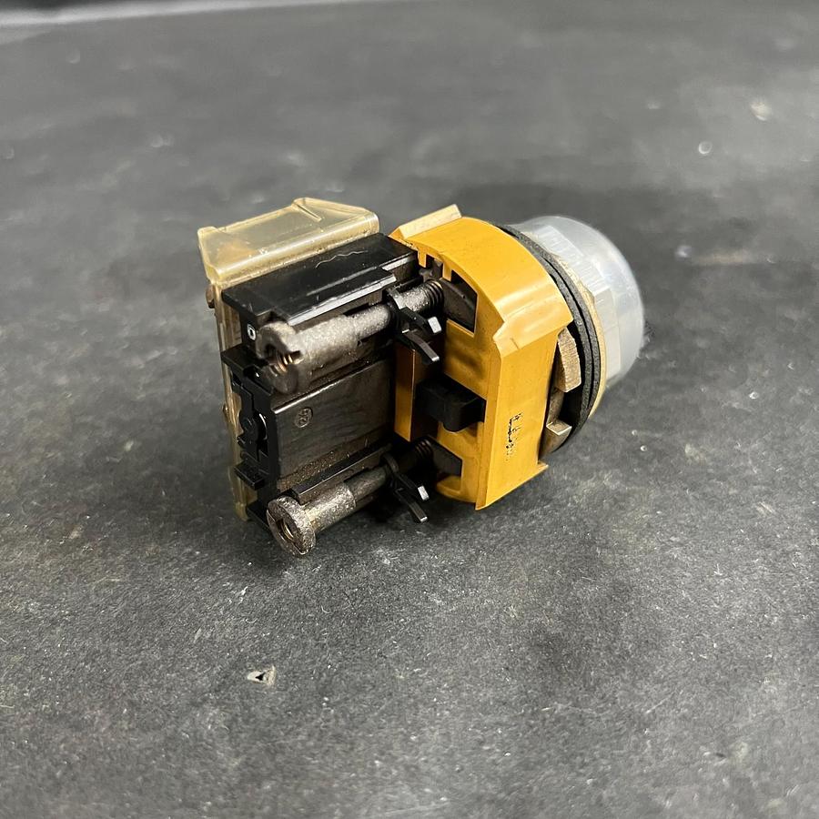 Used ALLEN BRADLEY 800T-J2 SER N SELECTOR SWITCH ($27 OBO)