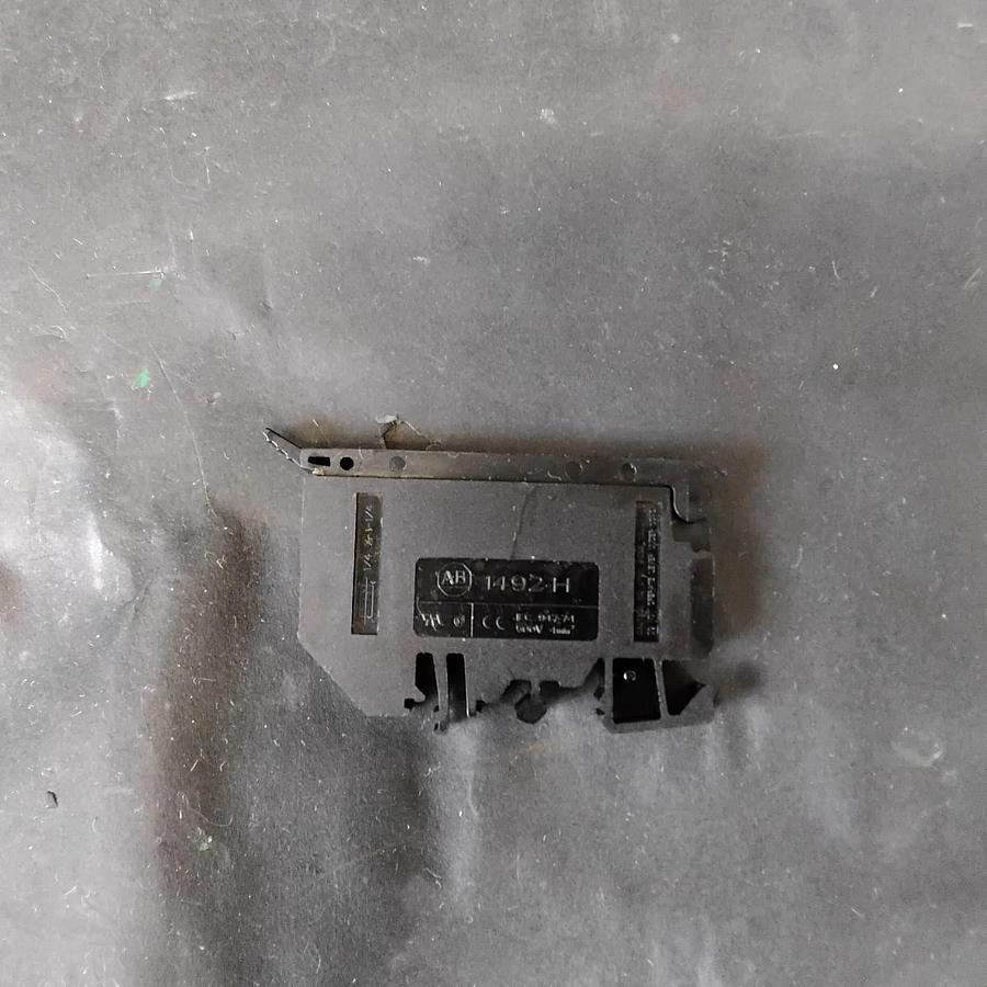 Used ALLEN-BRADLEY 1492-H SERIES FUSE BLOCK ($8.50 OBO)