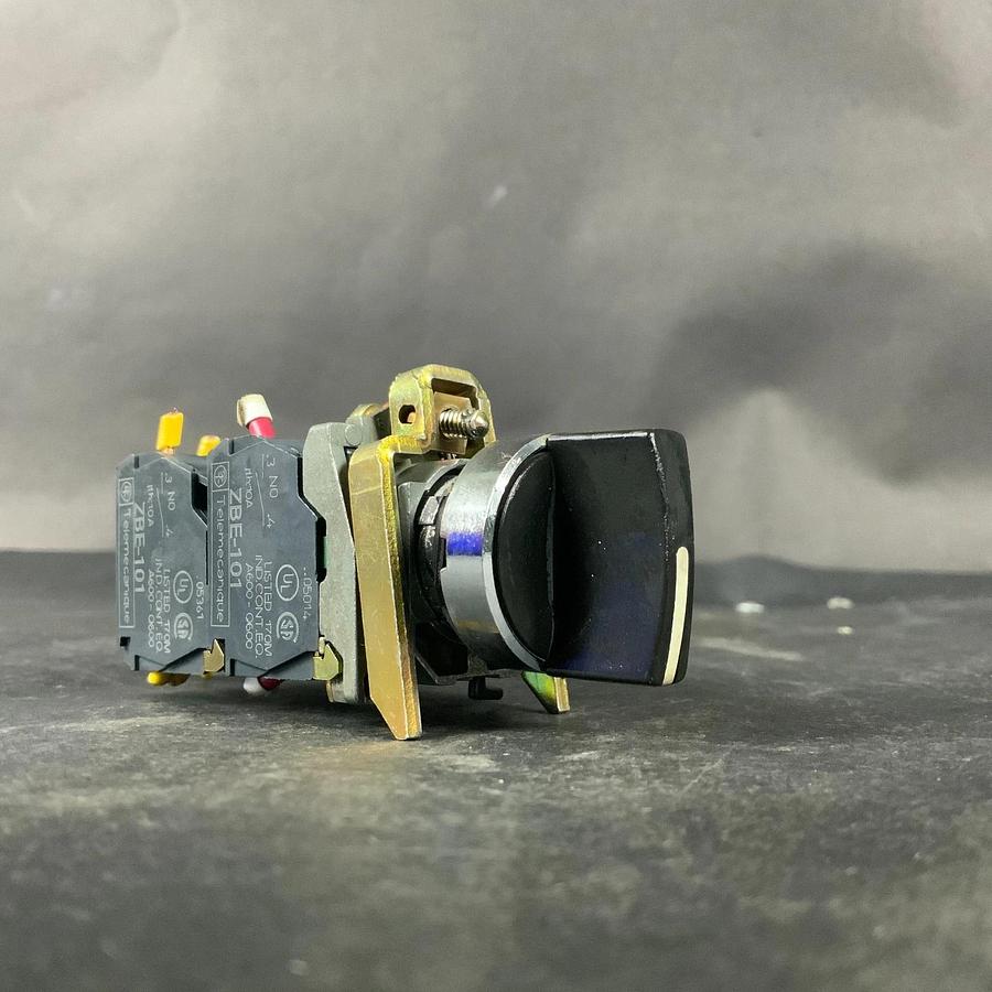 Used TELEMECANIQUE ZBE-101 SELECTOR SWITCH ($10 OBO)