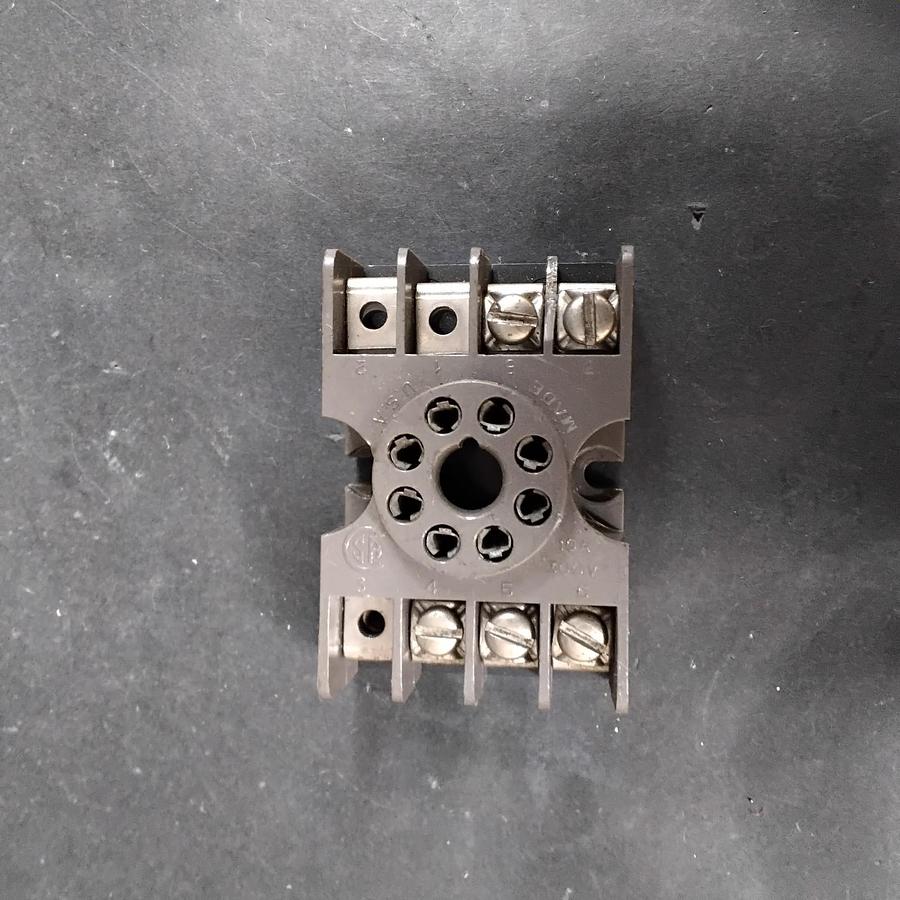 Used IDEC INDUSTRIAL SL-608 RELAY SOCKET BASE ($8 OBO)