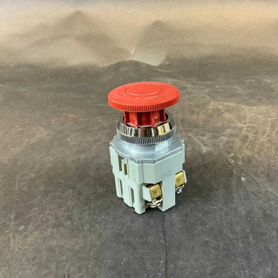 Used IDEC IZUMI 41-10650 SWITCH BUTTON ($5 OBO)