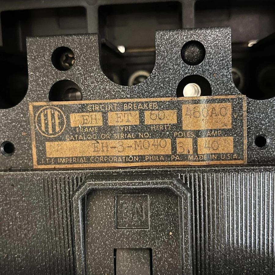 Used SIEMENS ITE U1C 4100 CIRCUIT BREAKER PLUS ENCLOSURE ($150 OBO)