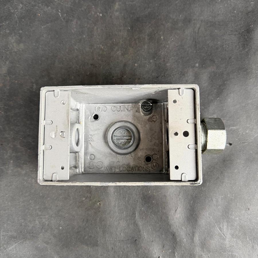 Used WET LOCATIONS 1/2” 19.0 CU.IN ENCLOSURE