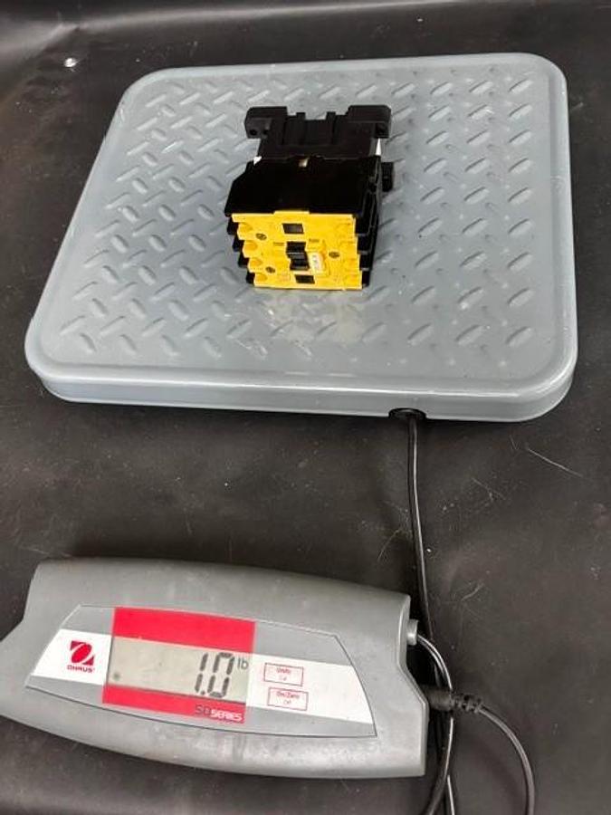 Used ALLEN BRADLEY 100-A24NA3 CONTACTOR ($20 OBO)