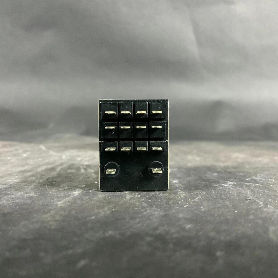 OMRON G2A-432A-24DC RELAY ($12 OBO)