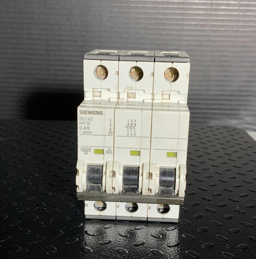 Used SIEMENS 5SY4340-7 ($89.99 OBO)