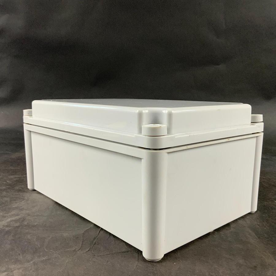CNMIBO PLASTIC WATERPROOF ENCLOSURE ($30 OBO)