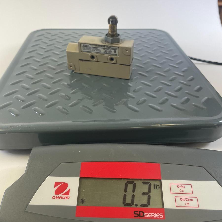 Used OMRON ZE-Q22-2S ENCLOSED LIMIT SWITCH INDUSTRIAL POSITION SENSOR OEM