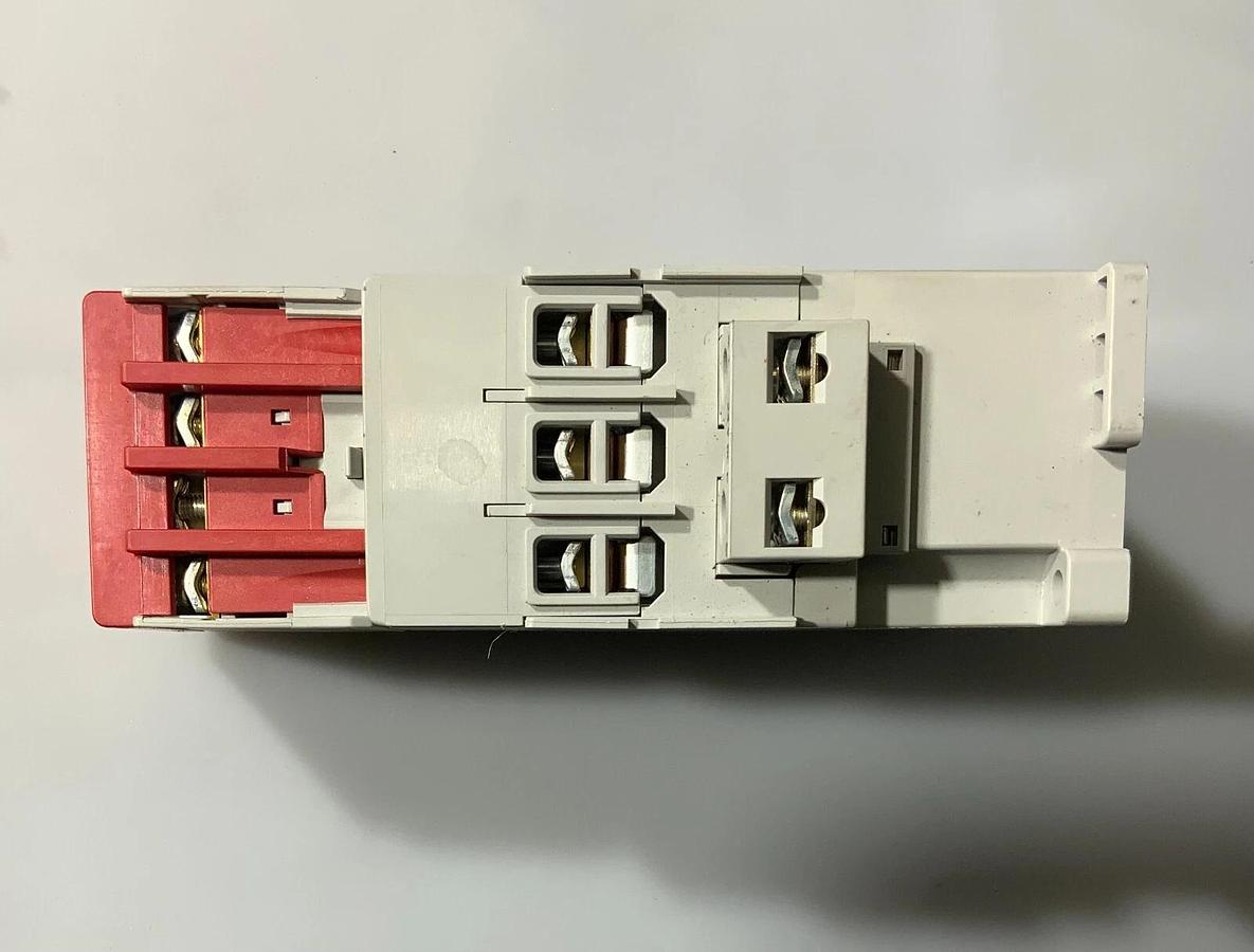 ALLEN BRADLEY 100-C30E00