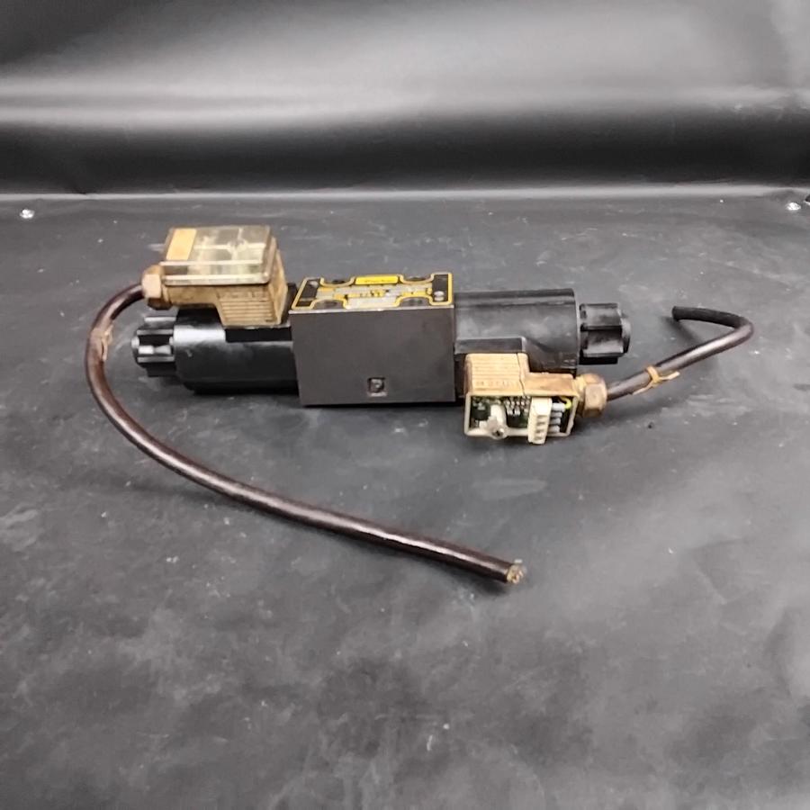 Used PARKER D1VW002CNJWM HYDRAULIC VALVE ($70 OBO)
