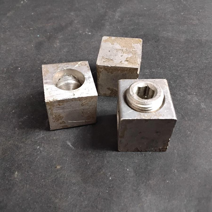 Used ILSCO D2056 MECHANICAL LUGS - GROUP OF 3 ($13 OBO)