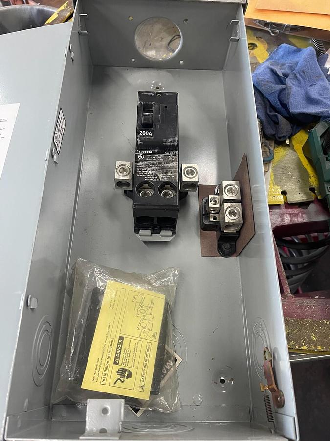 Used MURRAY 200A, 240V Circuit Breaker Enclosure Cat No. LW200VR ($149.99 OBO!!!)