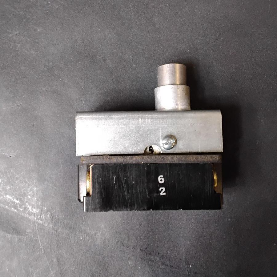 Used ALEMITE 335949 STEWERT WARNER SWITCH CH K396 212 ($12 OBO)