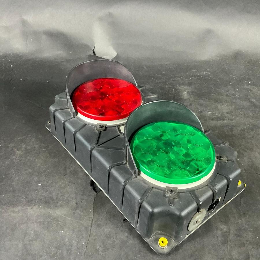 Used MARS TRI LITE E165079 SERIES SG RED GREEN SIGNAL LIGHT ($70 OBO)