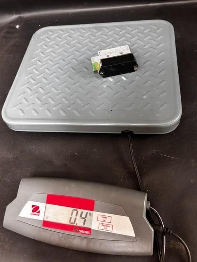 Used OMRON ZE-N-2S LIMIT SWITCH