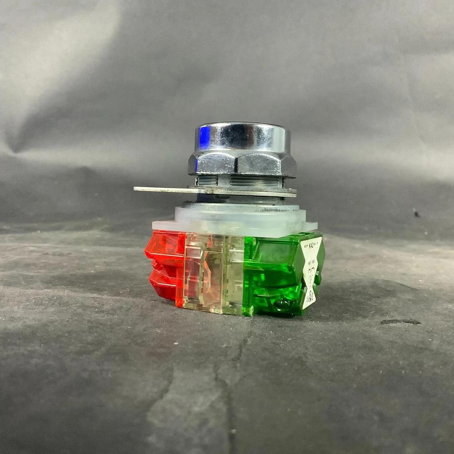 Used SQUARE D DOWN PUSHBUTTON W/ KA2&KA3 CONTACT BLOCK ($15 OBO)