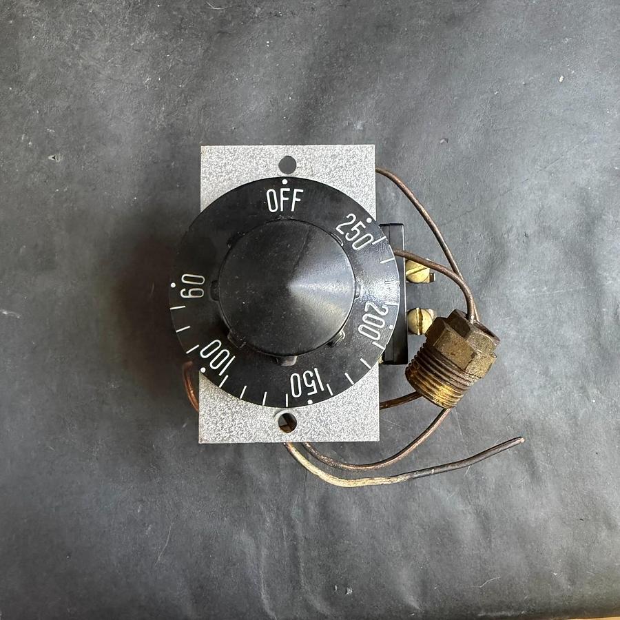 Used ROBERTSHAW K-229-36 THERMOSTAT ($50 OBO)