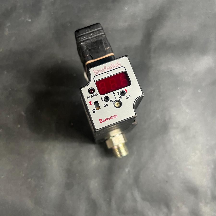 Used BARKSDALE 0421-028 PRESSURE SWITCH ($70 OBO)