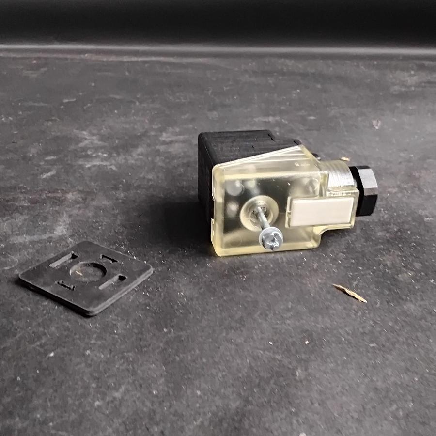 Used MURR ELEKTRONIK 7000-29001-0000000 SVS VALVE ($25 OBO)