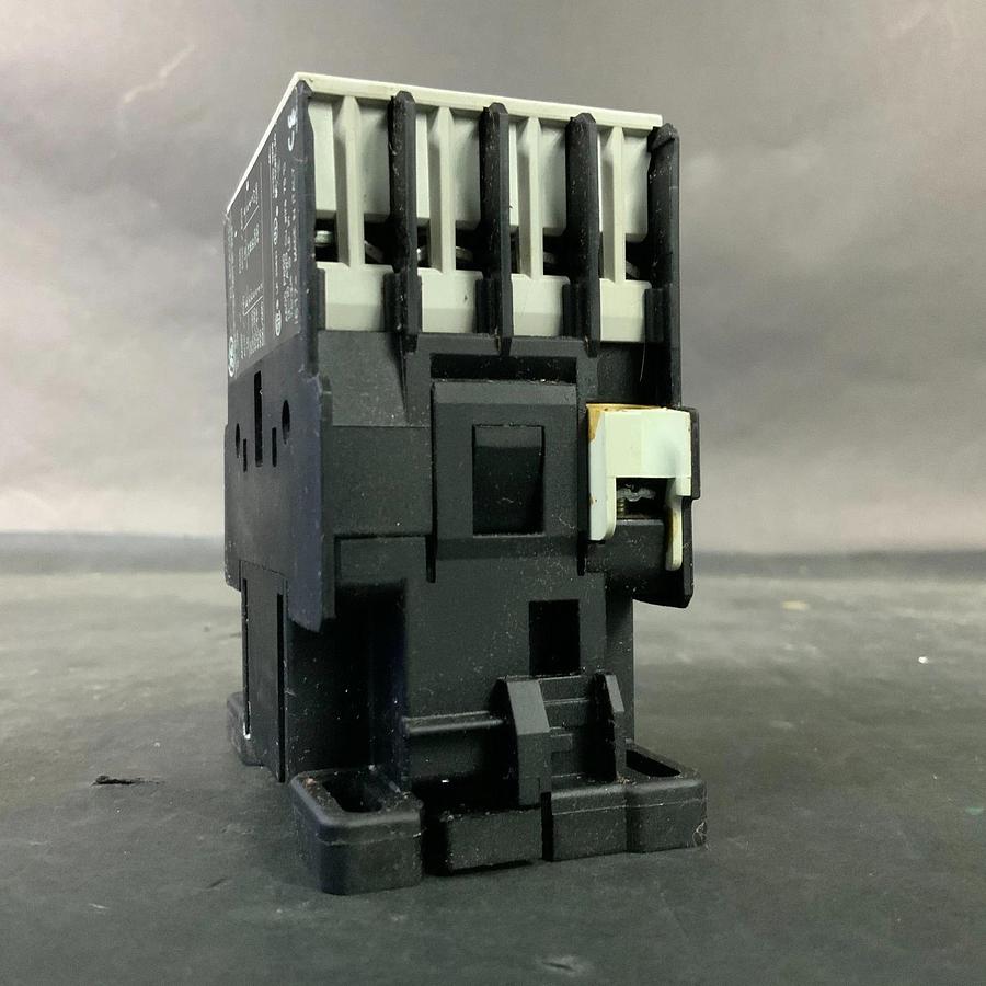Used GENERAL ELECTRIC RL4RA040T CONTACTOR ($40 OBO)