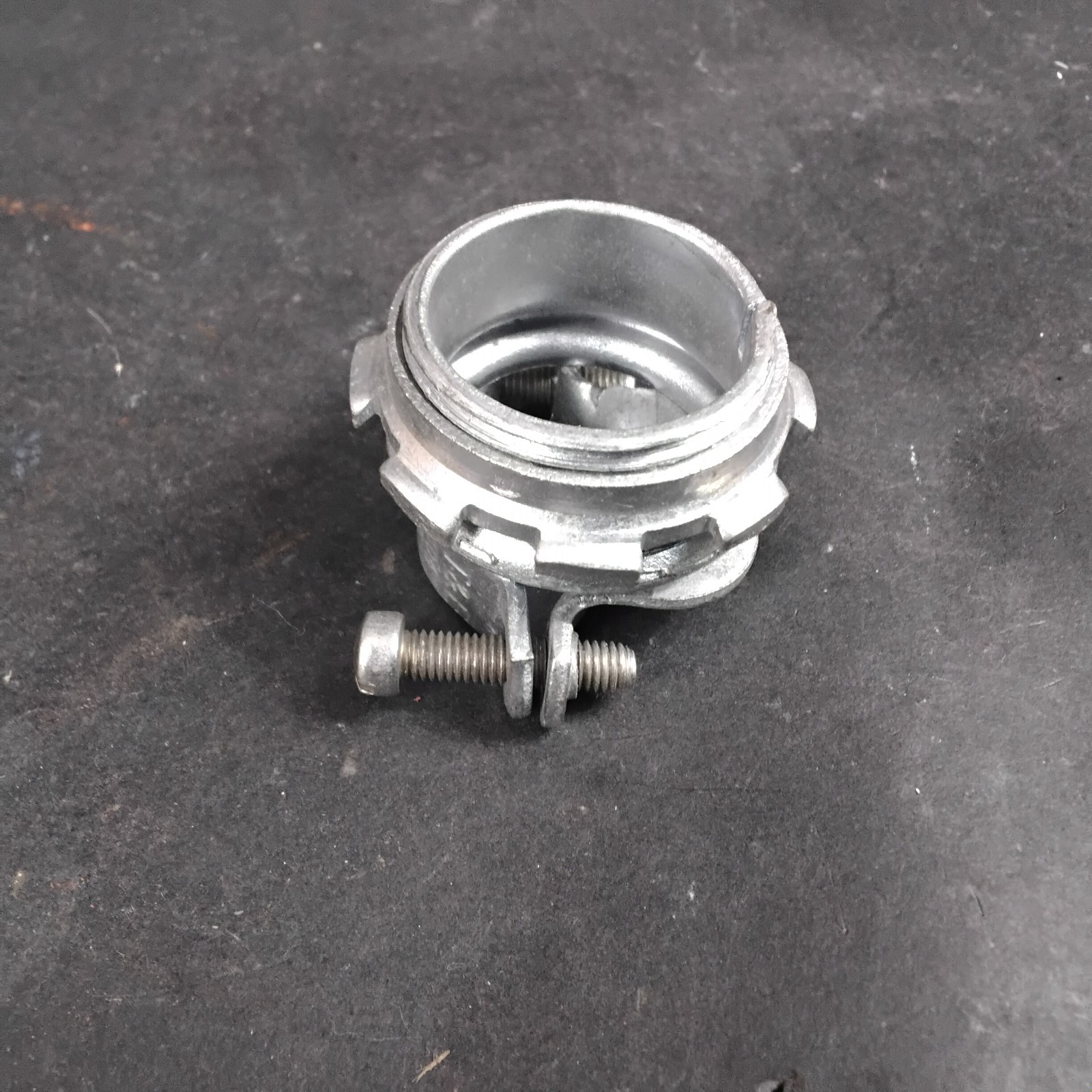 Used THOMAS & BETTS 3304 CLAMP-TYPE CABLE CONNECTOR ($10 OBO)