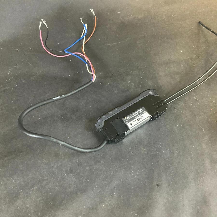 Used KEYENCE FS-V33P FIBER AMPLIFIER ($15 OBO)