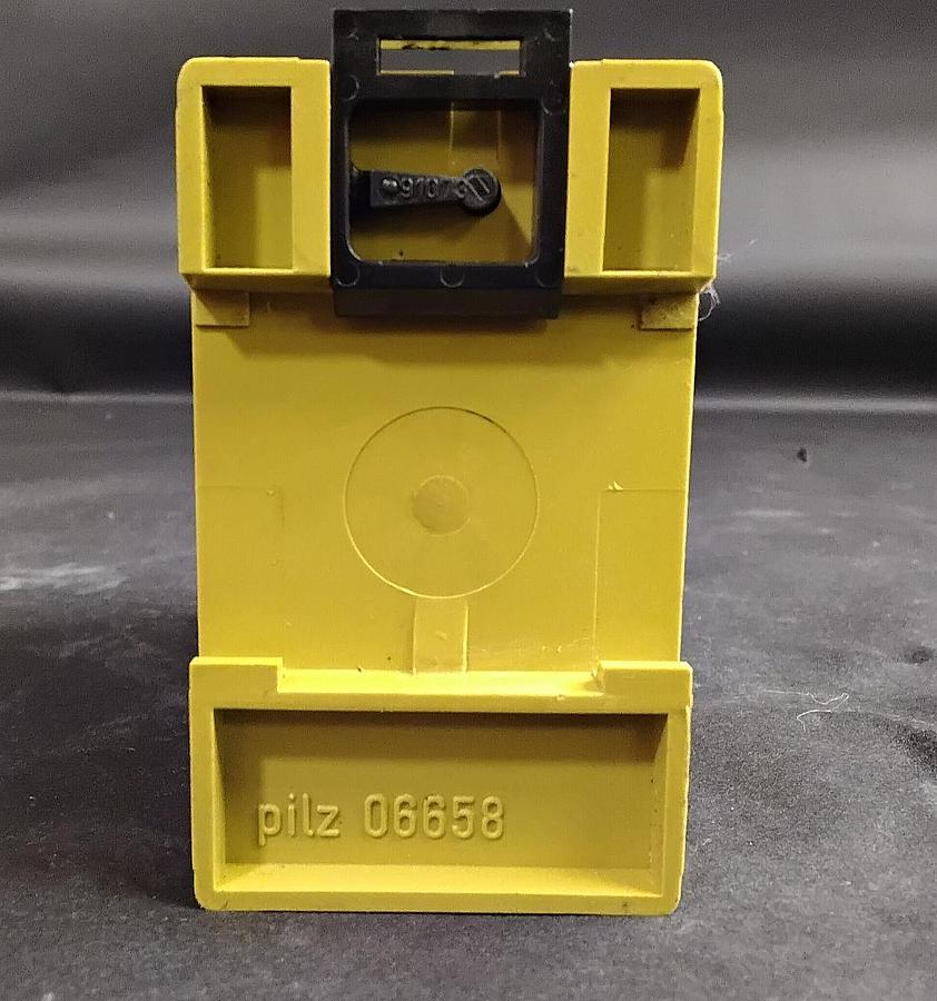Used PILZ - P1HZ-2-2S-24VDC SAFTEY RELAY ($50 OBO)