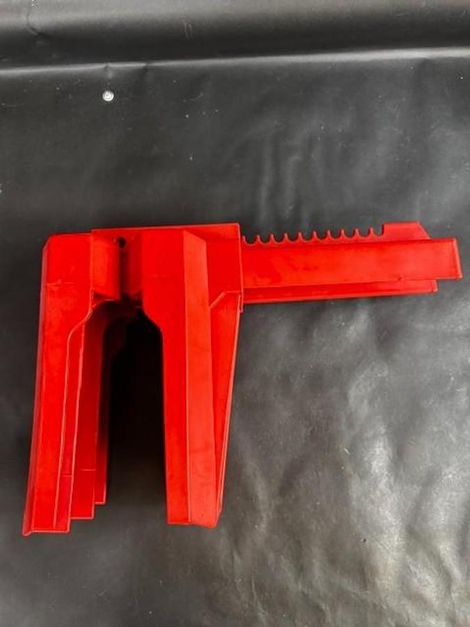 Used BRADY 45345 PRINZING BALL VALVE LOCKOUT ($28 OBO)
