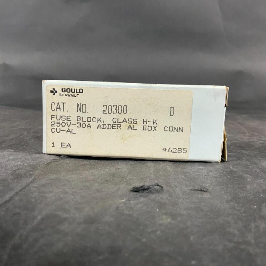 FERRAZ SHAWMUT 20300 FUSE BLOCK ($5 OBO)