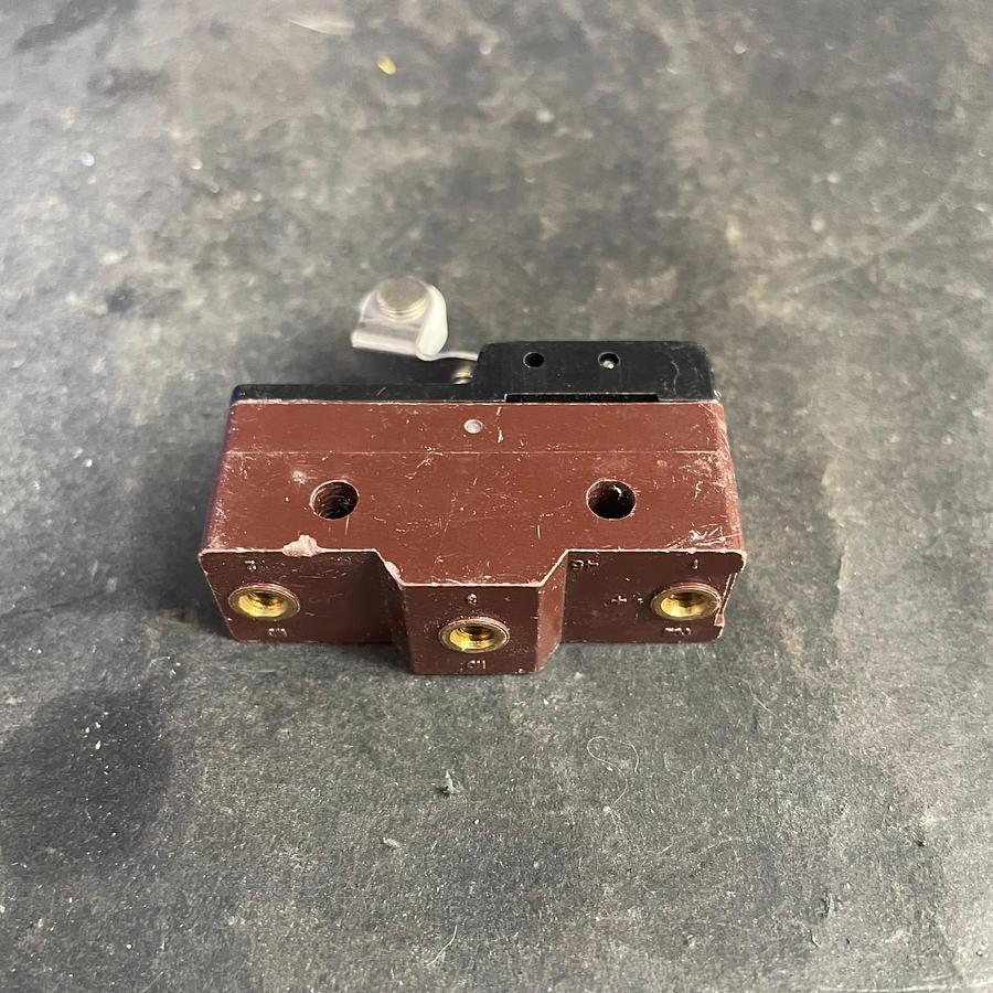 Used OMRON X-10GW22-B MICRO SWITCH