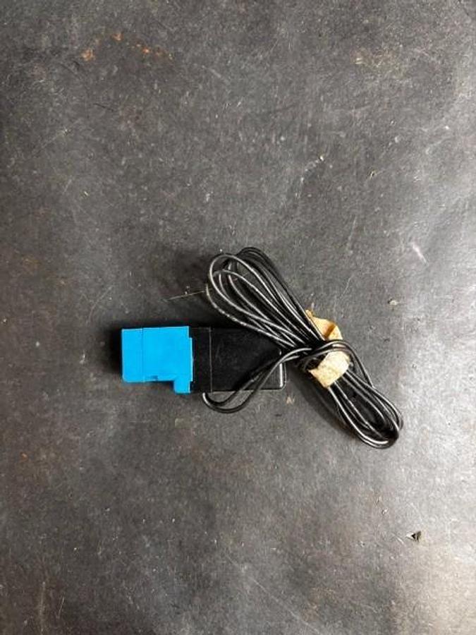 Used PNEUTRONICS 990-000300-004 SOLENOID VALVE ($6 OBO)