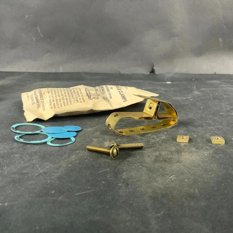 Used EMERSON ELECTRIC XA 1728-4 REMOTE BULB CLAMPS ($8 OBO)