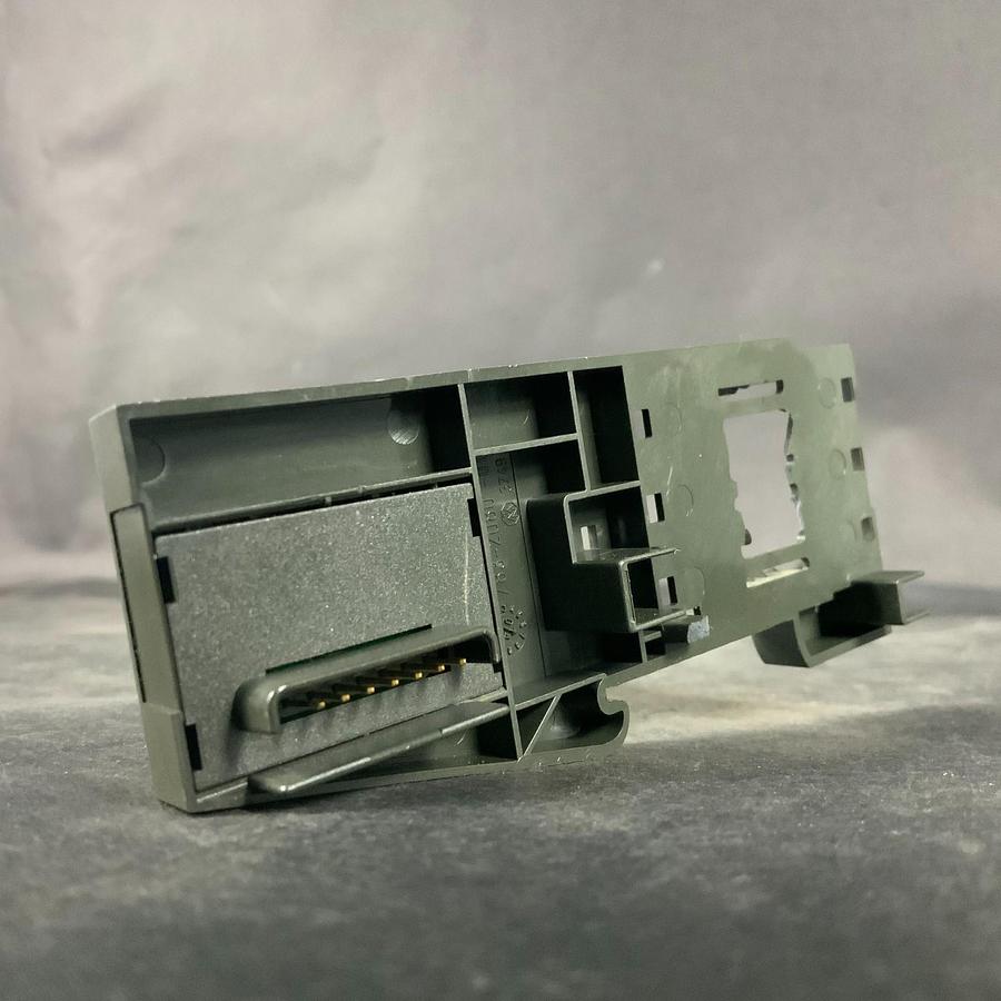 Used SIEMENS SIMATIC S7 6ES7 193-4JA00-0AA0 TERMINATION MODULE ($13 OBO)
