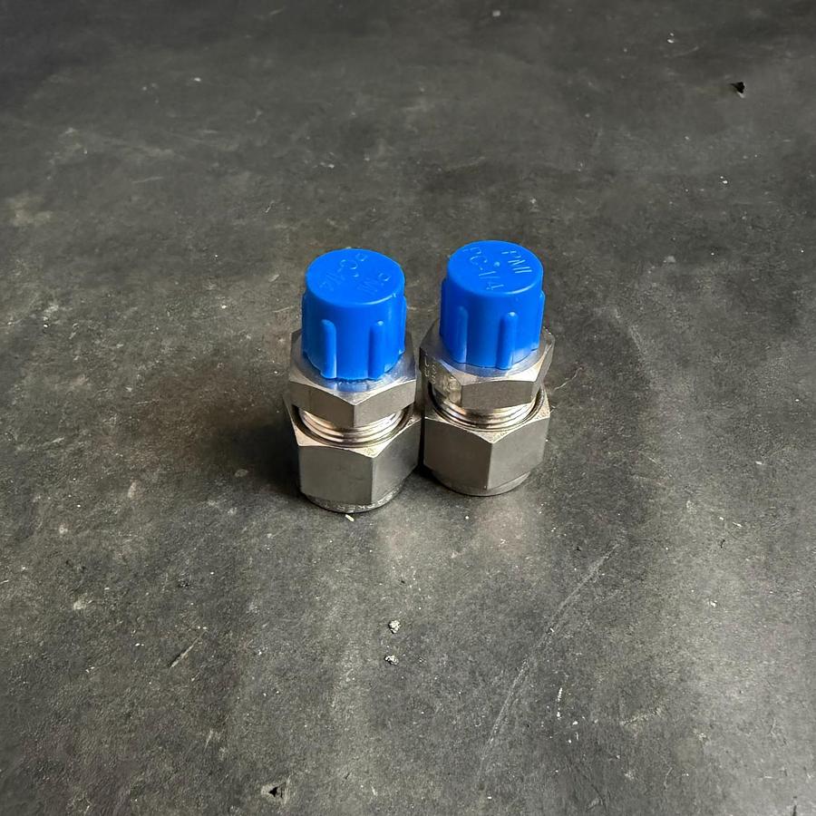 Used PARKER PMI PC-1/4 HEX FITTINGS - SET OF 2